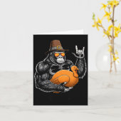 Funny Thanksgiving Gorilla Holding Turkey Lgrim Ha Kaart (Gele Bloem)