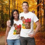 Funny Thanksgiving Turkije trot familie aan T-shirt<br><div class="desc">Een geweldige Thanksgiving shirt voor het hele gezin met een grappige kalkoen in een pelgrim pet. Voeg twee regels aangepaste tekst toe om te personaliseren. Geweldig voor een Thanksgiving dag familie plezier run / kalkoen draf,  touch football spel of familie foto's. Vier Thanksgiving in stijl!</div>