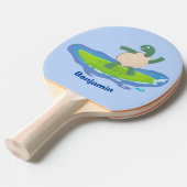 Funny tortoise golf surfende cartoon tafeltennisbatje (Voorkant Gekanteld)