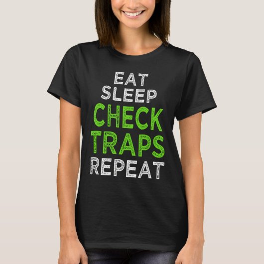 Funny Trapping Furbearer Hunting T-shirt (Voorkant)