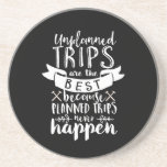 Funny Travel Quote Planste Trips komt nooit voor Zandsteen Onderzetter<br><div class="desc">Ongeplande reizen zijn het beste omdat geplande reizen nooit plaatsvinden. Grappig en grappig design voor mensen die graag reizen, de wereld verkennen, onderweg zijn, een nieuw avontuur, vakantie of vakantie hebben. Koel de koopwaar voor de walserij. Ideaal citaat en gezegde om uw spontane reis met uw beste vrienden en familie...</div>