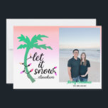 Funny Tropical Beach Kerstfeestdag Kaart<br><div class="desc">Verstuur dit vakantieseizoen warme wensen met deze leuke tropische kerstkaarten. Deze kaarten lezen "laat het sneeuwen...  elders" met een heldere palmboom en een tekenfilm. Voeg je eigen foto en naam toe.</div>