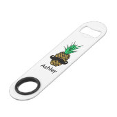 Funny Tropical Pineappel met Mustache Monogram Speed Flessenopener (Voorkant Gekanteld)