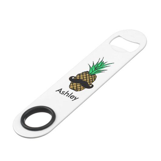 Funny Tropical Pineappel met Mustache Monogram Speed Flessenopener (Voorkant Gekanteld)