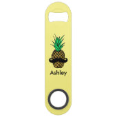 Funny Tropical Pineappel met Mustache Monogram Speed Flessenopener (Achterkant)