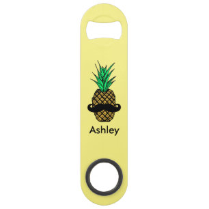 Funny Tropical Pineappel met Mustache Monogram Speed Flessenopener