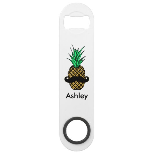 Funny Tropical Pineappel met Mustache Monogram Speed Flessenopener (Voorkant)