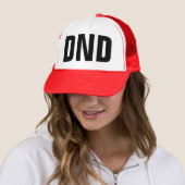 Funny Trucker Hat: "DND" verstoort niet Trucker Pet (In situ)