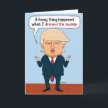 Funny Trump Drain the Swamp Birthday Kaart<br><div class="desc">Op deze grappige verjaardagskaart legt President Donald Trump uit wat hij vond toen hij het moeras draineerde: veel drank flessen van vorig jaar. De perfecte kaart voor iemand die graag met een drink of 10 feesten.</div>