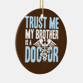 Funny Trust Me Brother is een dokter Keramisch Ornament (Rechts)