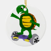 Funny Turtle on Hoverboard Originele Kunst Keramisch Ornament (Voorkant)