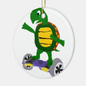 Funny Turtle on Hoverboard Originele Kunst Keramisch Ornament (Links)