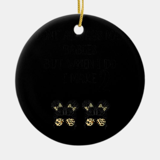 Funny Twin baby zwangerschapsaankondiging Keramisch Ornament (Voorkant)