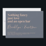 Funny Typography Wedding Kaart<br><div class="desc">Nodig vrienden en familie uit om bij je te komen voor je trouwfeesten met deze grappige trouwuitnodiging. De tekst luidt "Niets fancy alleen liefde en een open bar"</div>