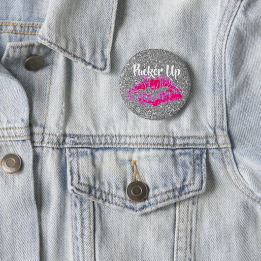 Funny Valentijnse  Bright Pink Kiss Silver Glitter Ronde Button 5,7 Cm (In situ)