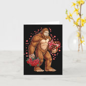 Funny Valentines Day Bigfoot Heart Love Sasquatch Kaart (Gele Bloem)