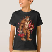 Funny Valentines Day Bigfoot Heart Love Sasquatch T-shirt (Voorkant)