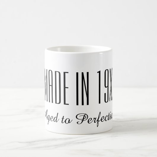 Funny verouderd aan perfectie Birthday-mok Koffiemok (Center)