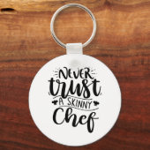 Funny Vertrouw nooit op een Skinny Chef Pet Modern Sleutelhanger (Voorkant)