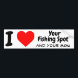 Funny Vist Bumpersticker Decal voor vissers<br><div class="desc">IK HOU VAN JE GEVISTE PLAATS EN JE MOM! Laat je medemensen om je te lachen terwijl je naar je favoriete vissersgat rijdt! Deze grappige decal van de hommelklep wordt gemaakt door White Buffalo Outdoor. De witte Buffalo Buitenshuis steunt en bevordert jacht, visserij, en het vangen van vallen en streeft...</div>