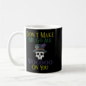 Funny Voodoo Quote - Witch Doctor Skull Mardi Gras Koffiemok (Links)