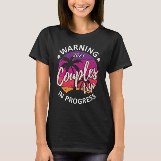 Funny Warning Couples Trip 2023 In Progress Retro T-shirt (Voorkant)