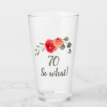 Funny Waterverf Red Rose 70th Birthday Floral Glas<br><div class="desc">Funny Waterverf Red Rose 70th Birthday Floral Glass. Waterverf bloem en takjes met inspirerend quote 70 dus wat. Geweldig cadeau-idee voor een vrouw of een man die de 70e verjaardag viert en een gevoel van humor heeft.</div>
