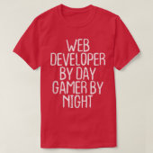 Funny Web Developer by Day Gamer by night T-shirt (Design voorkant)