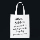 Funny Wedding Welcome Bag voor gasten buiten de st Boodschappentas<br><div class="desc">Je trouwgasten zullen lachen als ze deze tas vinden die op hen wacht in hun hotelkamers.  Vul met alles wat u wilt om hun verblijf leuk en comfortabel te maken!</div>