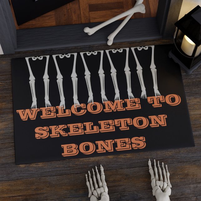 Funny Welkom bij Skeleton Botten Halloween Doormat Deurmat (Welcome to Skeleton Bones doormat perfect for halloween!. Just add your name)