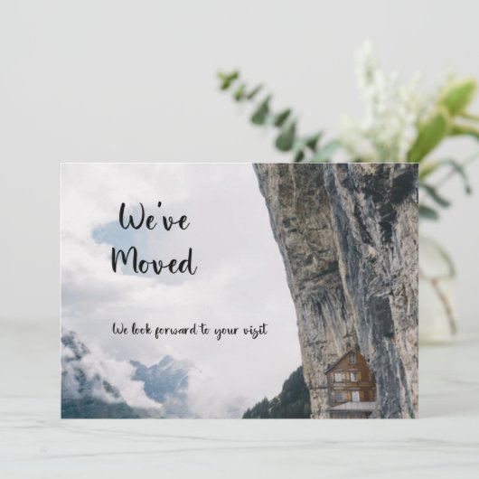 Funny Weve Moved New Address Cliff House Aankondiging (Staand voorkant)