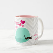 Funny Whale met Mustache Be Mine Valentijn Custom Tweekleurige Koffiemok (Voorkant rechts)