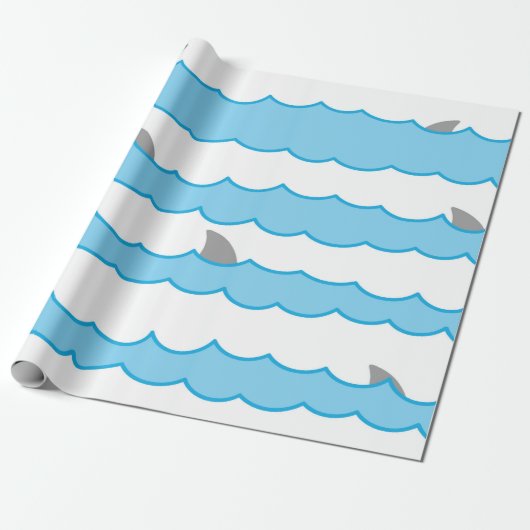 Funny Whimsical Shark Fins op Waves Cadeaupapier (Uitgerold)