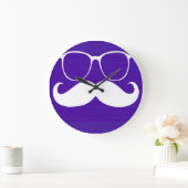 Funny White Mustache Glasses on Paars Background Grote Klok (Huis)