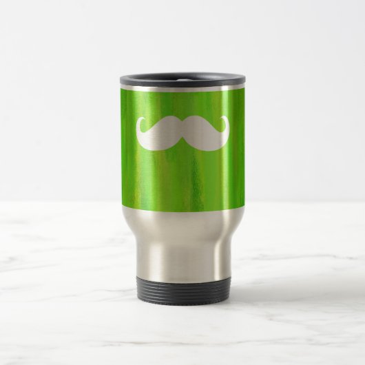 Funny White Mustache over groene achtergrond Reisbeker (Center)