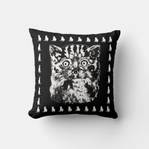Funny Wide Eyed Cat Black en White Cat Pillow Kussen