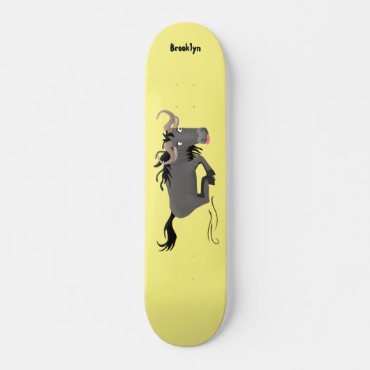Funny wildebeest die de illustratie van de cartoon persoonlijk skateboard (Voorkant)