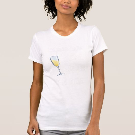 Funny Wine Drinkers Slogan Graphic T-shirt (Voorkant)