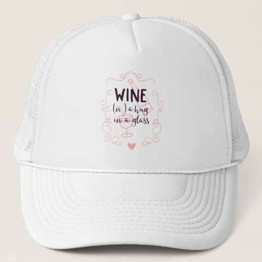 Funny Wine is een Hug in een glas Trucker Pet (Voorkant)