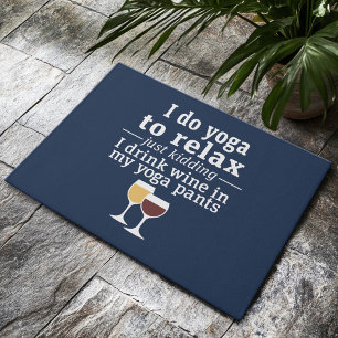 Funny Wine Quote - Ik drink wijn in yoga-broek Deurmat