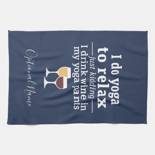 Funny Wine Quote - Ik drink wijn in yoga-broek Theedoek (Horizontaal)