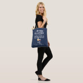 Funny Wine Quote - Ik drink wijn in yoga-broek Tote Bag (Op model)