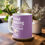 Funny Wine Quote - ik probeerde te rennen - bleef  Koffiemok<br><div class="desc">Een beetje drink humor die je kunt doorgeven aan je wijnliefhebbende vriendinnen. Laat ze lachen met een grappig cadeau of een witte olifant. Ik probeerde te rennen,  maar ik bleef mijn wijn morsen.</div>