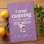 Funny Wine Quote - ik probeerde te rennen - bleef  Theedoek<br><div class="desc">Een beetje drink humor die je kunt doorgeven aan je wijnliefhebbende vriendinnen. Laat ze lachen met een grappig cadeau of een witte olifant. Ik probeerde te rennen,  maar ik bleef mijn wijn morsen.</div>
