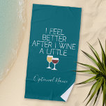 Funny Wine Quote - Ik voel me beter nadat ik wijn Strandlaken<br><div class="desc">Een beetje drink humor die je kunt doorgeven aan je wijnliefhebbende vriendinnen. Laat ze lachen met een grappig cadeau of een witte olifant. Ik probeerde te rennen,  maar ik bleef mijn wijn morsen.</div>