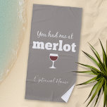 Funny Wine Quote, je had me bij Merlot Strandlaken<br><div class="desc">Een beetje drink humor die je kunt doorgeven aan je wijnliefhebbende vriendinnen. Laat ze lachen met een grappig cadeau of een witte olifant. Ik probeerde te rennen,  maar ik bleef mijn wijn morsen.</div>