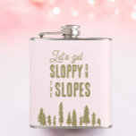 Funny Winter Ski Bachelorette Party Heupfles<br><div class="desc">Deze leuke roze bacheloretkolven lezen: "Laten we slordig worden op de hellingen". Ideaal voor Apres ski of winterbachelorette feestjes. Zoeken naar overeenkomende objecten in mijn winkel.</div>