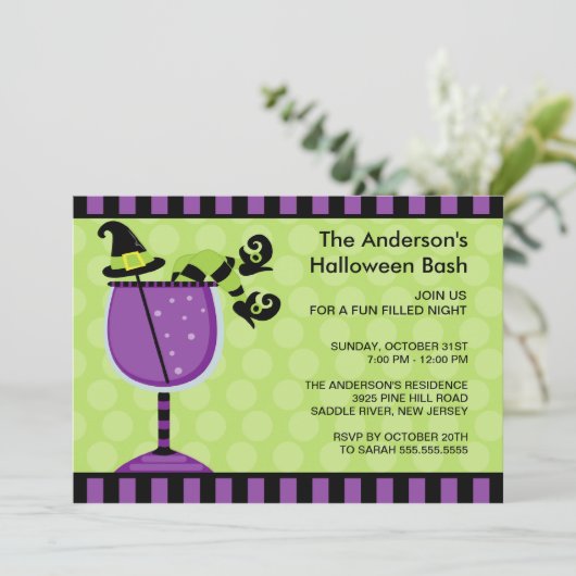 Funny Witch Cocktail Halloween Party Invitation Kaart (Staand voorkant)