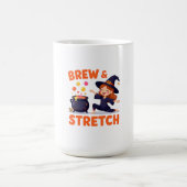 Funny Witch Yoga Design - "Brew & Stretch" Cartoon Koffiemok (Center)
