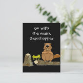 Funny Wood Turning Beaver and Grasshopper Cartoon Briefkaart (Staand voorkant)